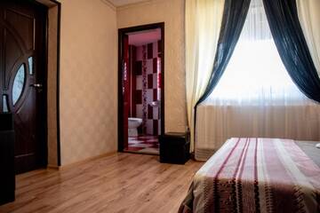 Фото номера Номер с кроватью размера «king-size» и балконом Гостевой дом Casa Robi г. Peştişani 5